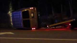 preview picture of video 'NASHVILLE & DAVIDSON COUNTY, TN POLICE DEPT ON SCENE OF MVA WHERE VAN FLIPS OVER WITH NO INJURIES!'