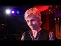 Glees Jane Lynch Performs With Cheyenne.