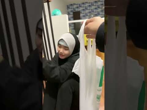 Elly DEMAM? Aish belikan ubat tapi elly xnak sbb Mikha dah bagi siap nak buang lagi 🙃 kuat ye Aish