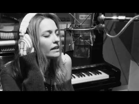 Paris Jackson ft. The Struts En El Estudio Musical