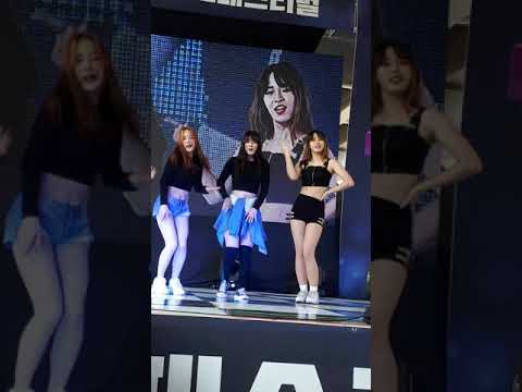 KPOP DANCE FESTIVAL. ITZY 'DALLA DALLA' COVER. PRETTY GOOD.