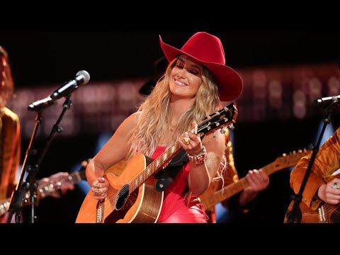 Lainey Wilson – “God Blessed Texas” & "Hang Tight Honey" (Live from the 59th ACM Awards)