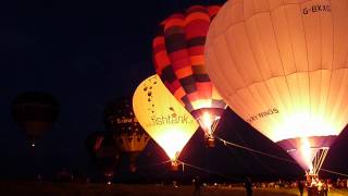 preview picture of video 'Jubilee balloon glow, Little Solsbury, Bath, UK June 4th 2012'