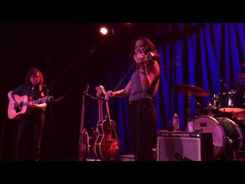 Amanda Shires - Slippin', Live at the Waiting Room Lounge, Omaha, NE (11/5/2016)