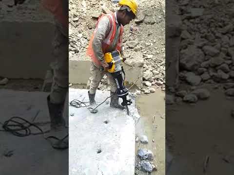 Отбойный молоток DeWALT D25981 – мощный и надежный инструмент Отбойный молоток DeWALT D25981 – мощный и надежный инструмент