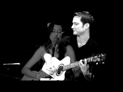black & white LIVE black & white LIVE