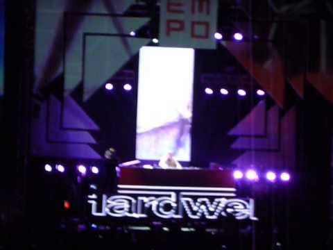 Hardwell - (David Guetta & Sia vs. Qulinez & Sick Individuals - Titanium) @SixFlags Mexico