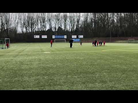 Albijon Hakolli beim Fussball Training