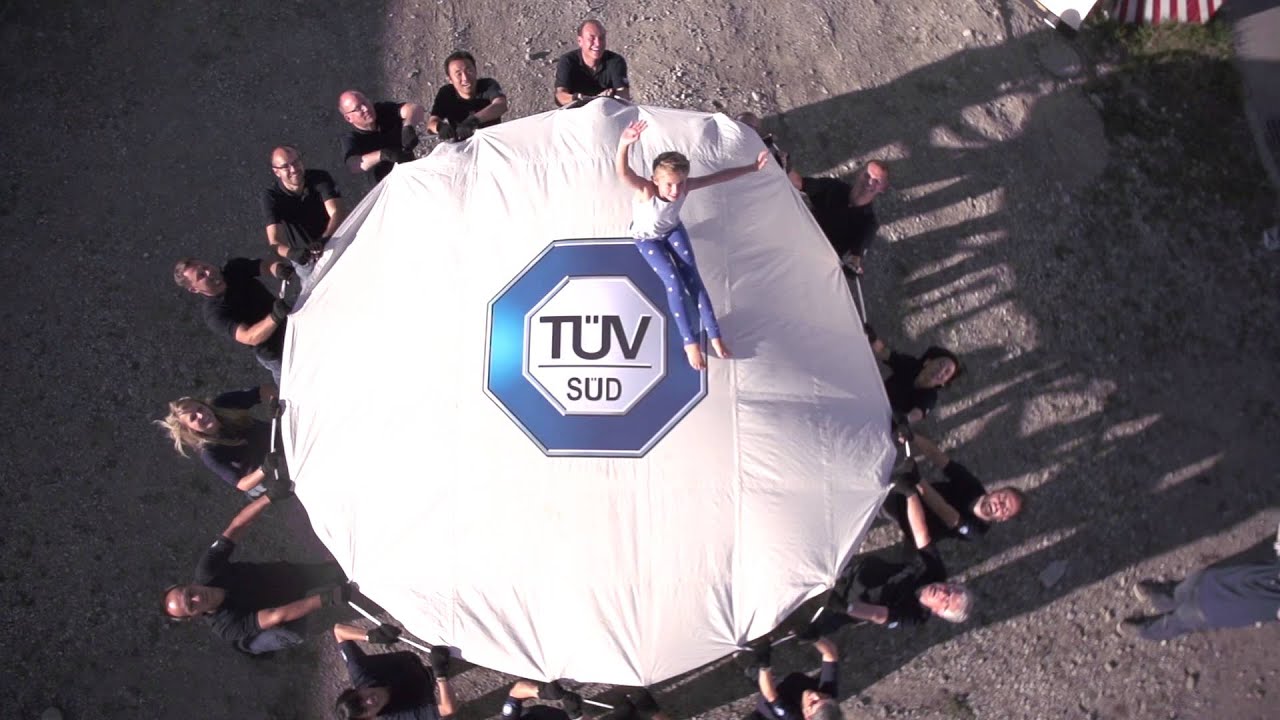 150 years TUV SUD: Making-of video of the jubilee campaign image “jumping sheet”