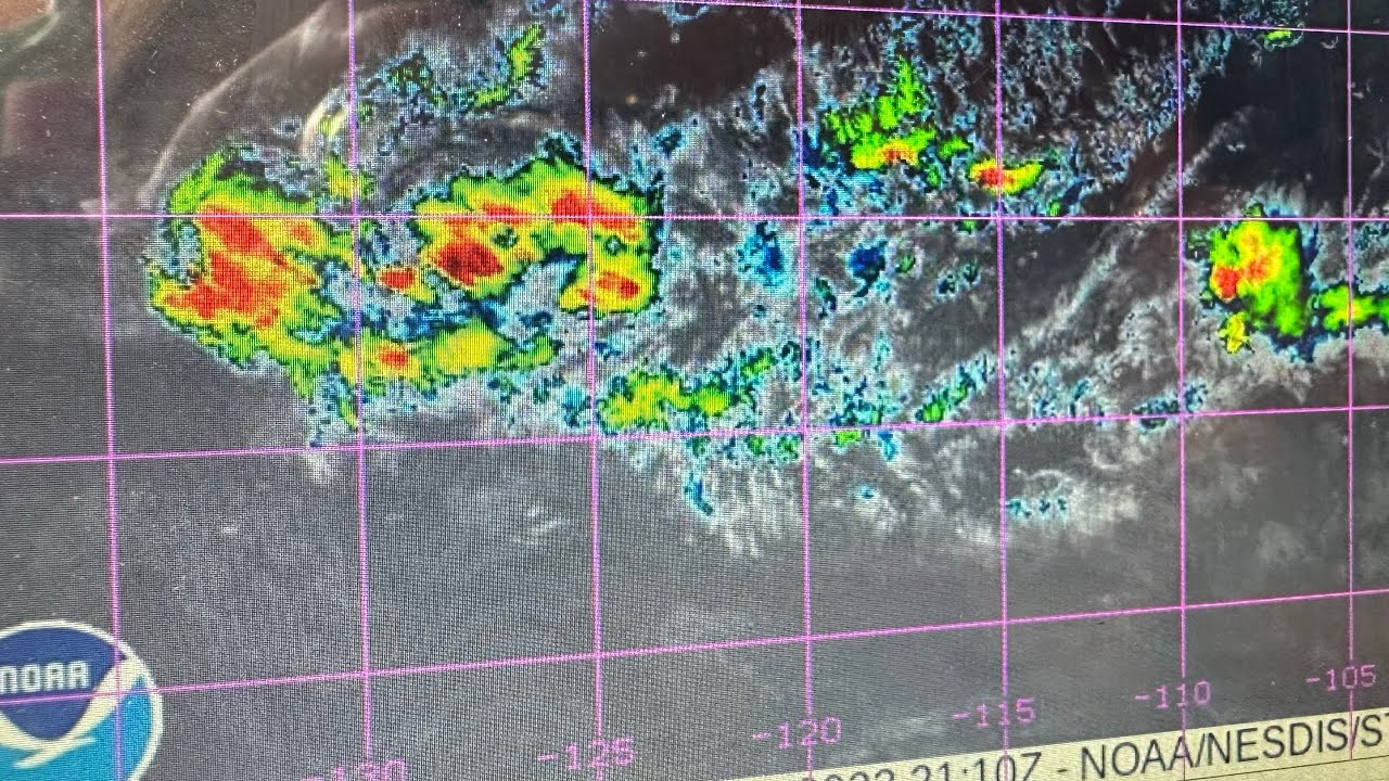 Days 11&12 - solo sailing in the Doldrums - big wind shift, heavy rain, wind dies … typical !