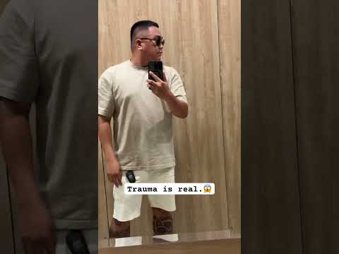 Minsan na nga lang magselfie sa banyo, nakasaksi pa nang nagpapalit anyo.😱