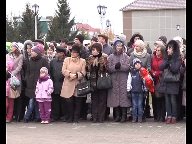Прошли парадом, прославляя любимый город
