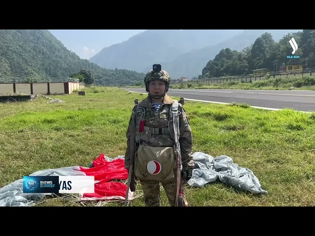 Kazakh female paratroopers conquer Himalayas