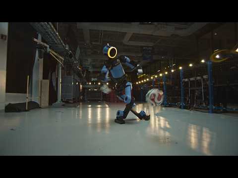 Hyundai présente les compétences footballistiques du robot humanoïde Atlas dans une série sur le thème de la Coupe du Monde