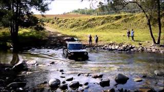 preview picture of video 'Jeep Patriot River Crossing'