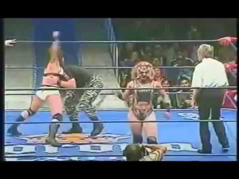 Dark Angel Sarah Stock & Princesa Sugey vs La Nazi & Amapola