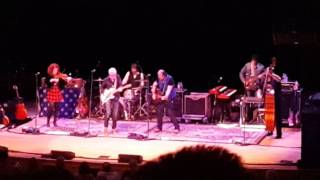 Steve Earle &amp; the Dukes: &quot;Think It Over&quot;