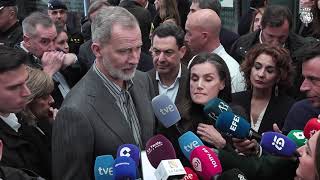 Declaraciones de Sus Majestades los Reyes a los medios a la salida del Hospital Universitario Reina Sofía de Córdoba