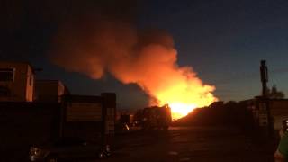 preview picture of video 'Trowbridge Scrapyard Fire Continues'