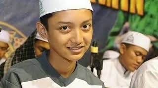 Download lagu Kumpulan foto gus azmi mp3