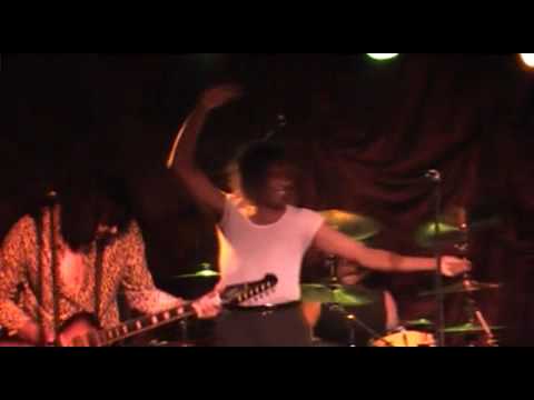 Kriss Famous - Paranoid