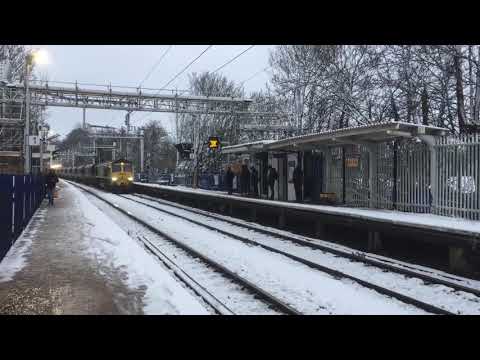 66519 Passing Through Reading West in The Snow