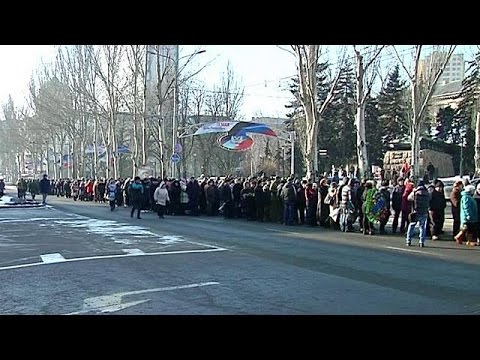 Ostukrainer nehmen Abschied von getötetem Rebellenführer Giwi