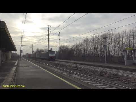 E 484 CON MERCI DI CONTAINER IN TRANSITO A PONTECURONE. (AL) MART.  28 - 12 -  2021.