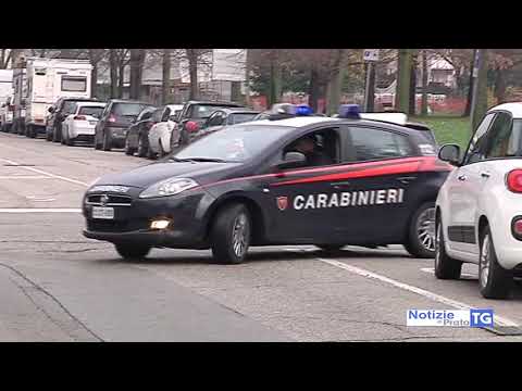 2017-11-30 PRATO - IN STRADA ARMATO DI PISTOLA, PASSANTI CHIAMANO IL 112