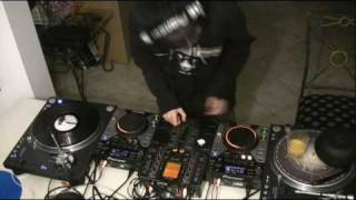 DJ Ravine has an Electro fetish...mix