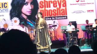 Shreya Ghoshal singing Pinga live(Mumbai 2016)