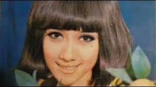 Download lagu Titiek Sandhora - Merantau mp3