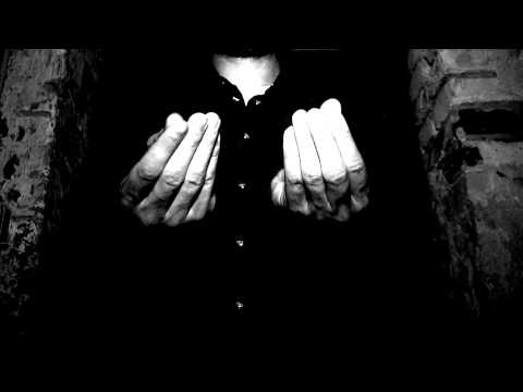 Video thumbnail for Midt I Al Støjen Er Der Helt Stille
