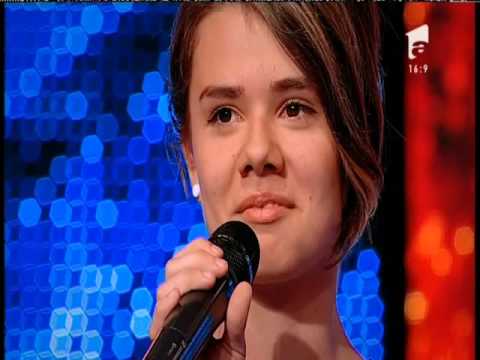 Prezentare: Xenia Chitoroagă, batjocorită la școală, apreciată la X Factor!