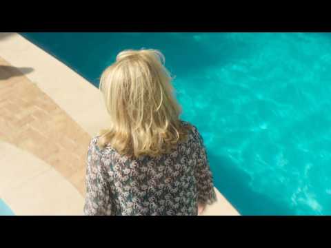 Catherine Deneuve - La Reine des Neiges