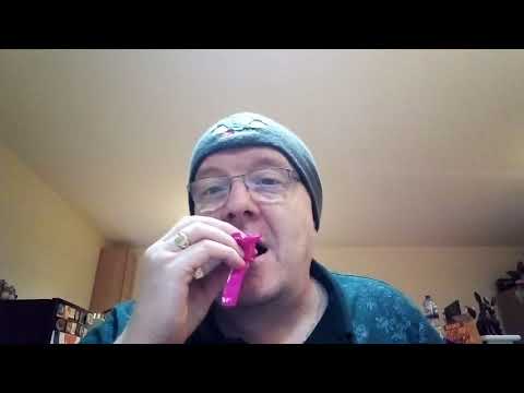CADBURY ROSES CAKE BARS STRAWBERRY DREAM REVIEW