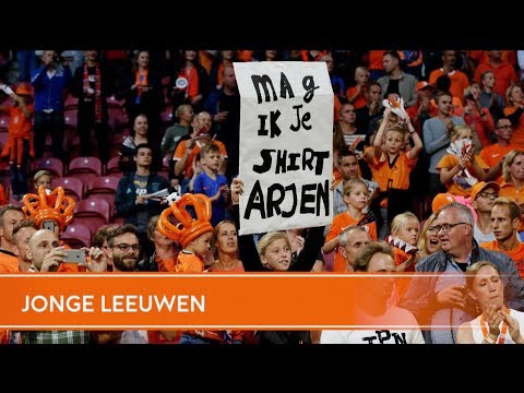 Jonge Leeuwen genieten bij Nederland-Bulgarije