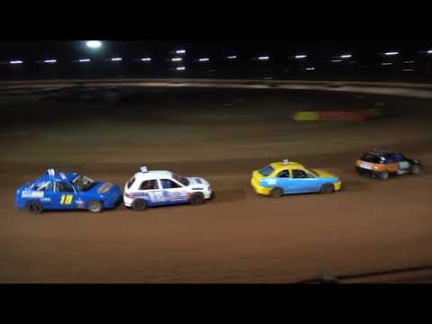 Junior Sedans Silver Crown - Final - Fraser Shores Maryborough Speedway - 30/12/2018