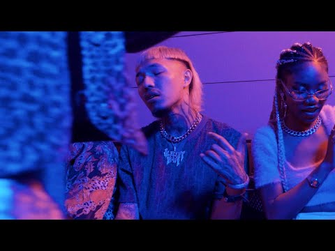 YOUNGOHM - อุ่นแกง (Official Video)