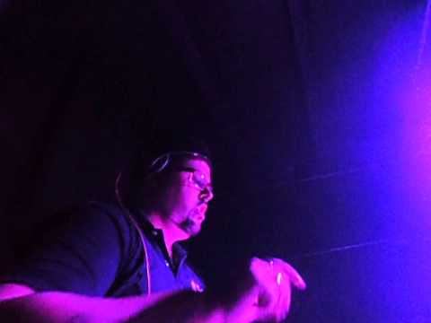 Dj Thiago Costa playing Feel This Moment and Into the Vibe