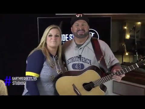 Garth Brooks Just Crashed Facebook Live to Give a Free Concert