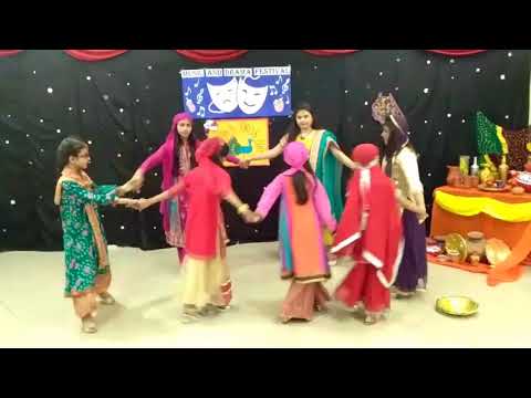 Little Girls Performing Hadiqa Kiyani Song || || من دی موج وچ ہسنا، کھیڈنا