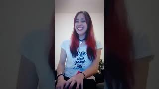 Flor Hitomi en vivo anoche 23-08 parte 1