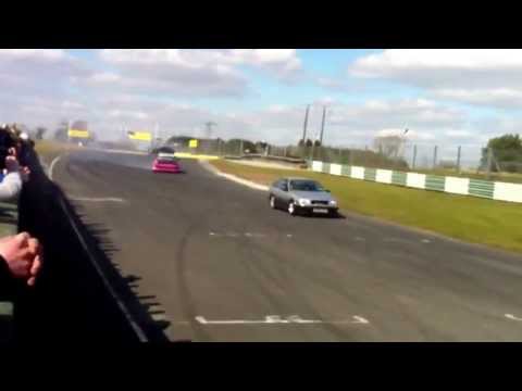 Pink AE86 running the wall at mondello track attack