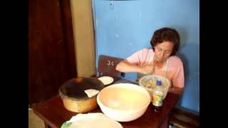 preview picture of video 'Empanadas de morocho de Loli Salazar, una de las delicias más apetecidas en Sangolquí'