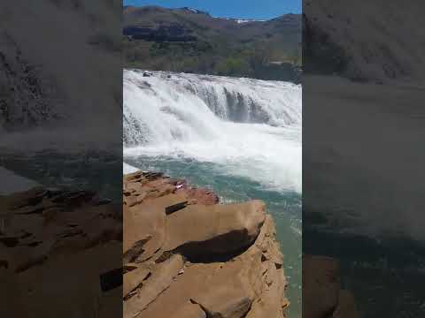 Rio Agrio   nace a los 80 metros del crater  del volcán activo copahue  patagonia Neuquén Argentina