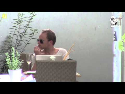 Maciej Stuhr sam na pizzy