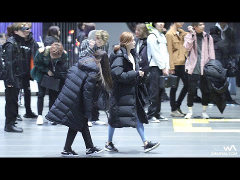 171128 소나무 & 빅톤 Interaction (인사) 더쇼 퇴근길 4K 직캠 / Fancam by -wA-