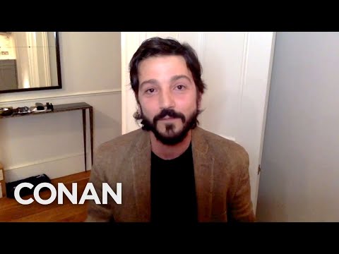 迭戈-盧納因《暗夜漫遊》被放入真正的太平間抽屜 - CONAN on TBS (Diego Luna Was Put In A Real Morgue Drawer For "Wander Darkly" - CONAN on TBS)