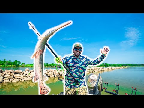 HAND SPEARING for GIANT GAR on the RIVER!!! (Catch Clean Cook)
